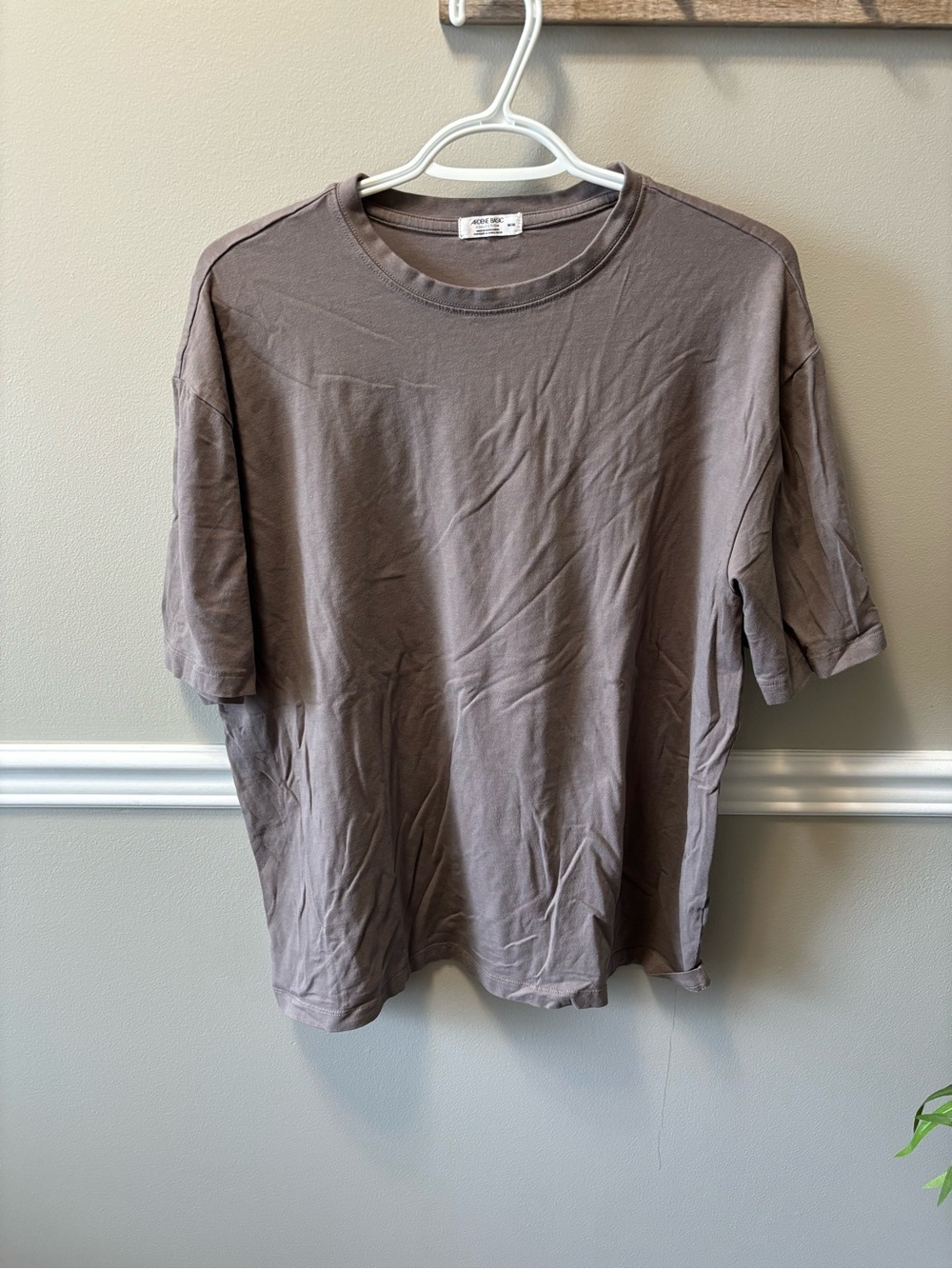 Ardene Short Sleeve Crewneck Tee in Taupe
